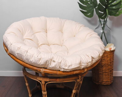 Вълнен възглавник papasan на стол.
